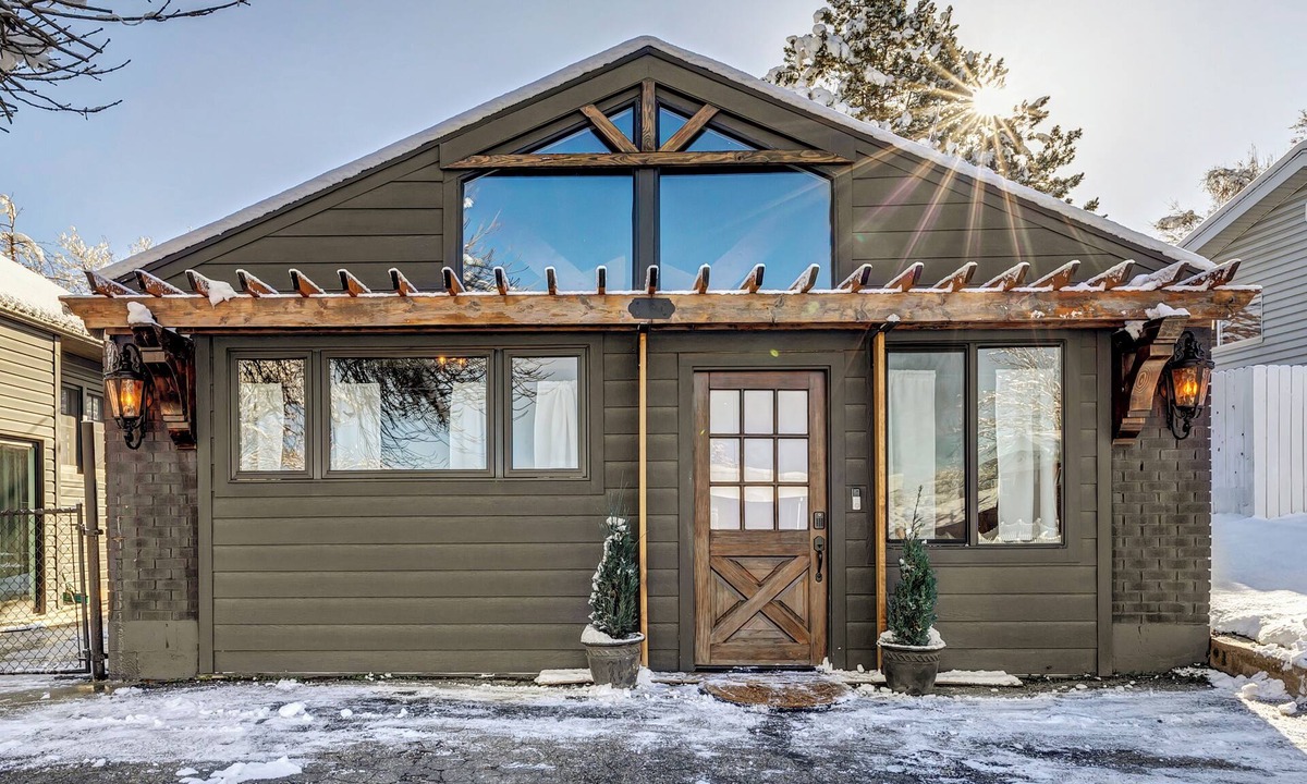 Bountiful Cottage | North Salt Lake Escape w/Hot Tub and Claw foot Soaking Tub