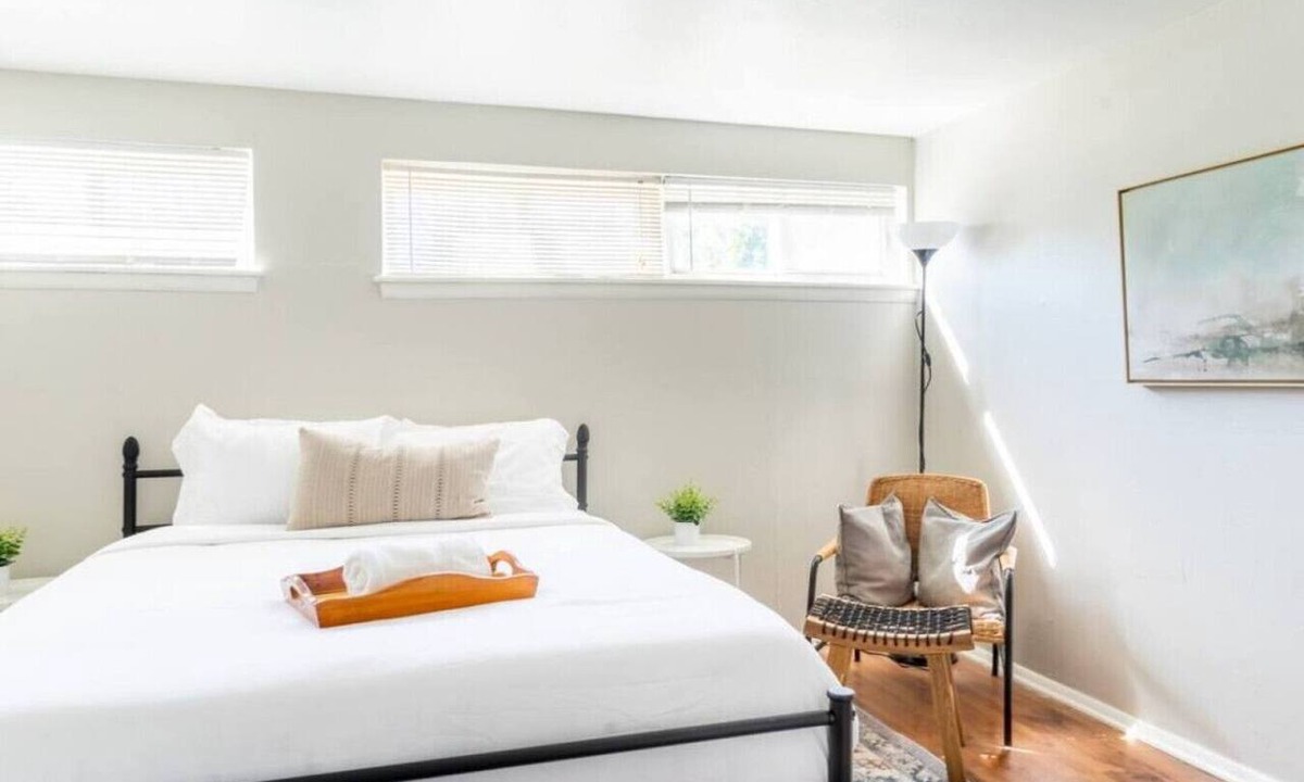 Lincoln Terrace Apartment | OKC 8 · Historic 1920`s Brick Beauty! In Medical District