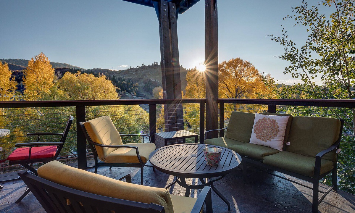 Downtown Steamboat Springs Condo | OL301 | Stunning Urban Loft | Downtown Location | Free City Bus | Views | A/C
