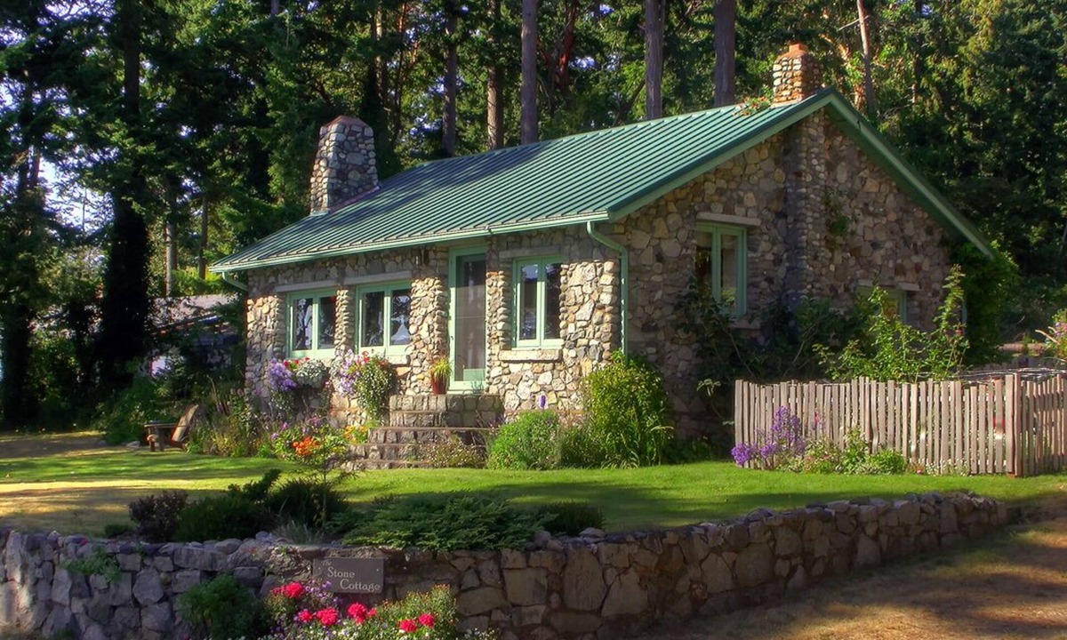 Bow Cottage | One August weekend still open! Awesome views, close to great food & fun hikes!