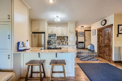 Summit Cove House | Only Minutes from Skiing shopping &Fun-Come Relax