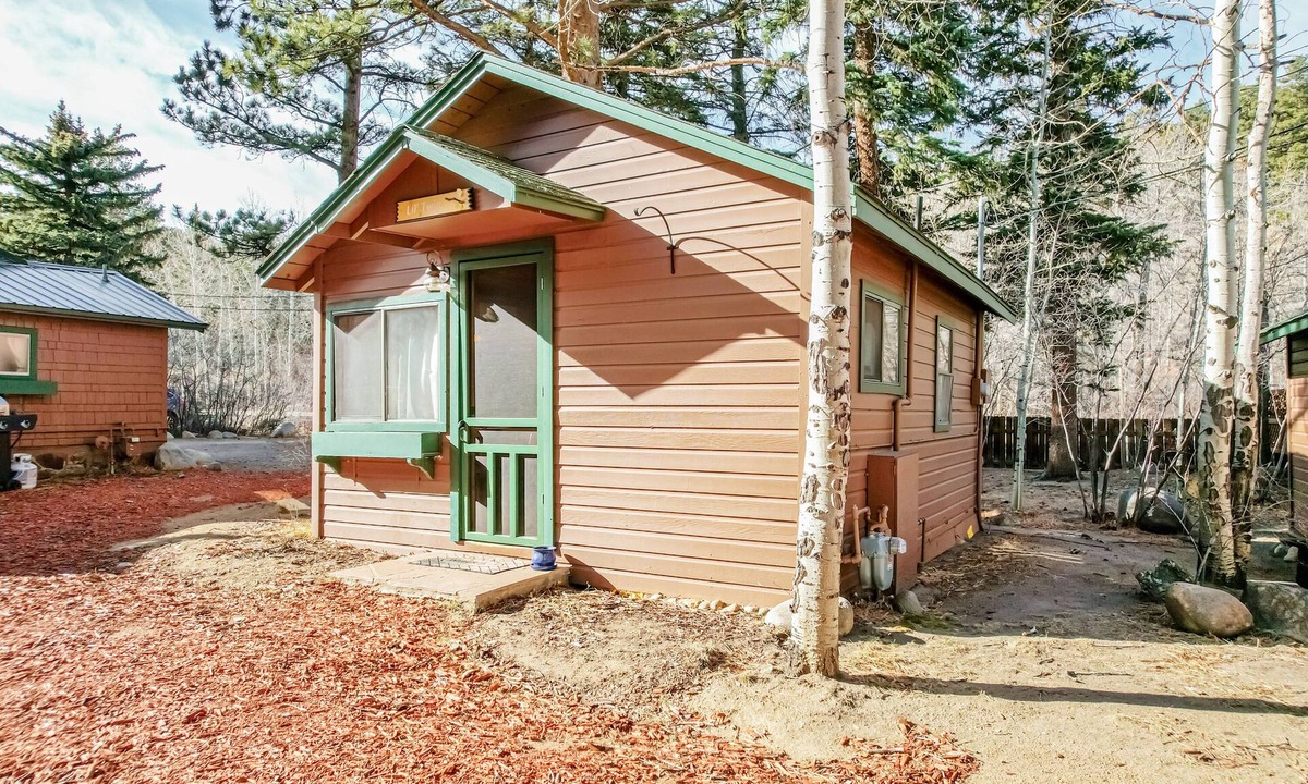 Aspen Brook Cabin | Original RMNP Riverfront Cabin on the Thompson River