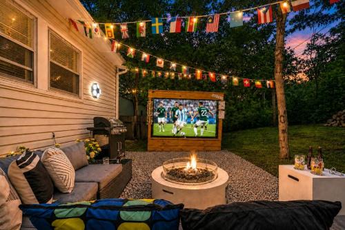 Kansas City House | Outdoor Cinema Fire Pit Grill Board Games