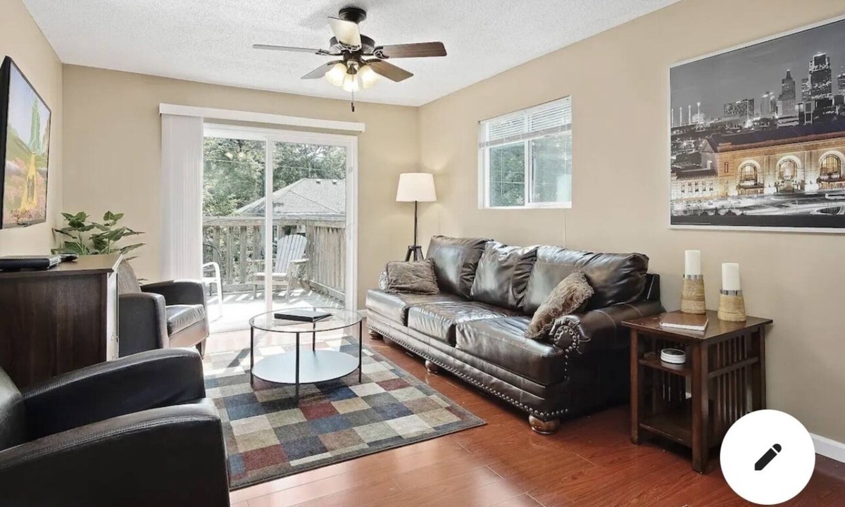 Lenexa House | Overland Park - 20 min from arrowhead stadium