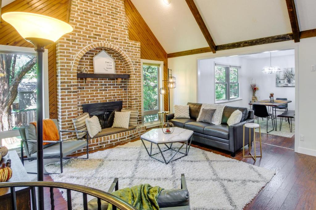 Overland Park House | Overland Park Home w/Fenced-In Yard & Gas Grill!