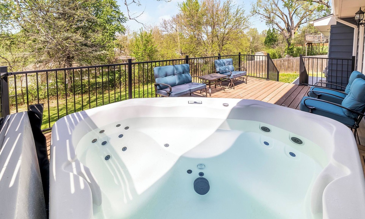 South Central Omaha House | Pacific Place | Comfort and Convenience in Central Omaha