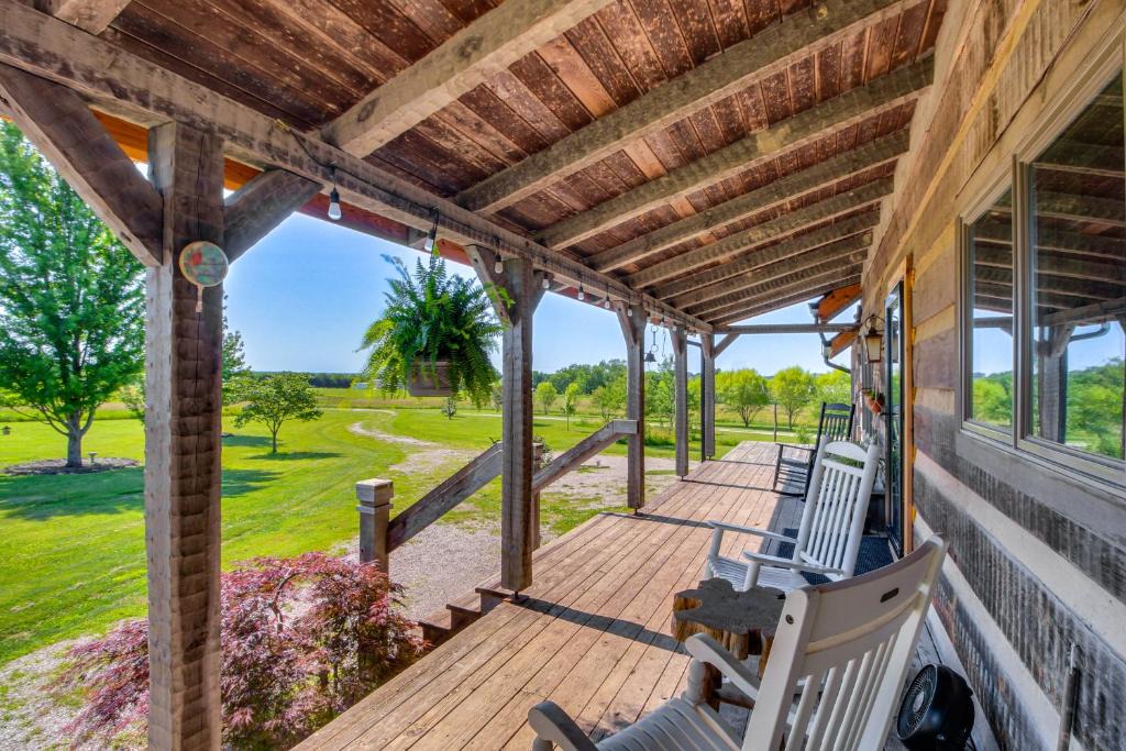 Centerville Apartment | Peace & Quiet on Alpaca Farm! Paola Studio