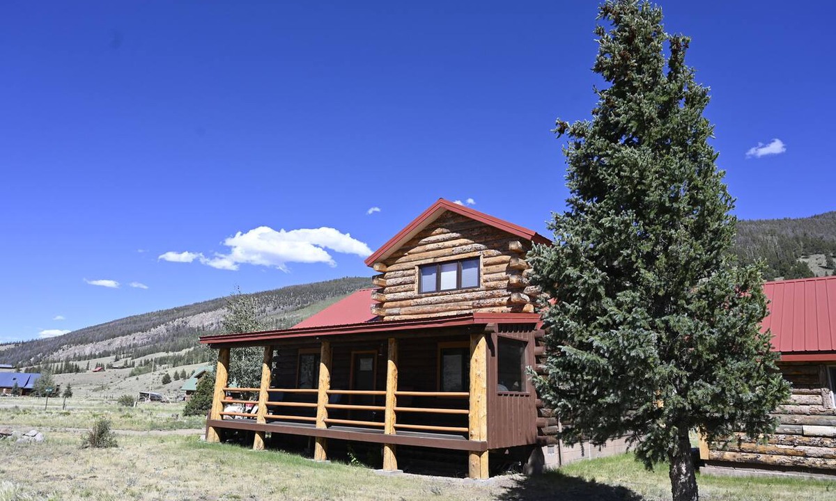 Creede Cabin | Peaceful 2-bedroom cabin in wonderful Creede Colorado for a relaxing stay.