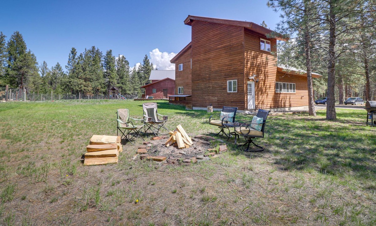 Eureka Cabin | Peaceful Eureka Cabin Near Lake Tetrault!