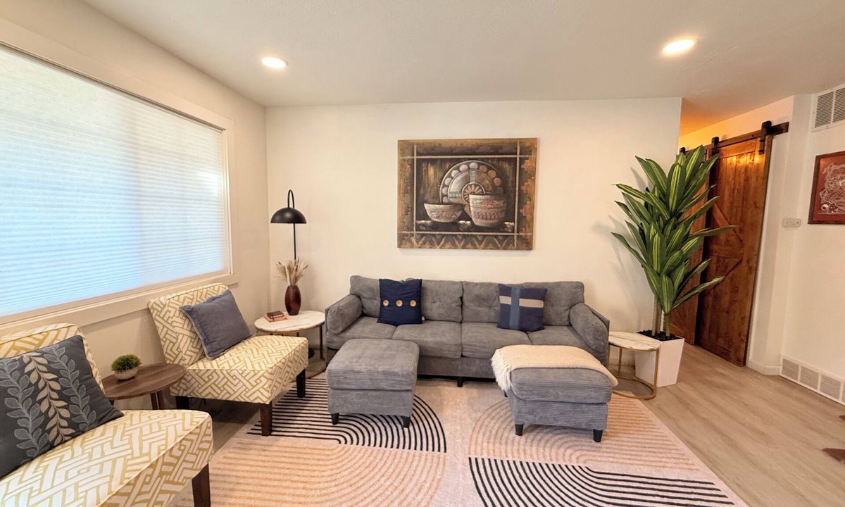Historic District House | Peaceful Modern Mountain Retreat. Walking Distance to Downtown, Georgetown Lake