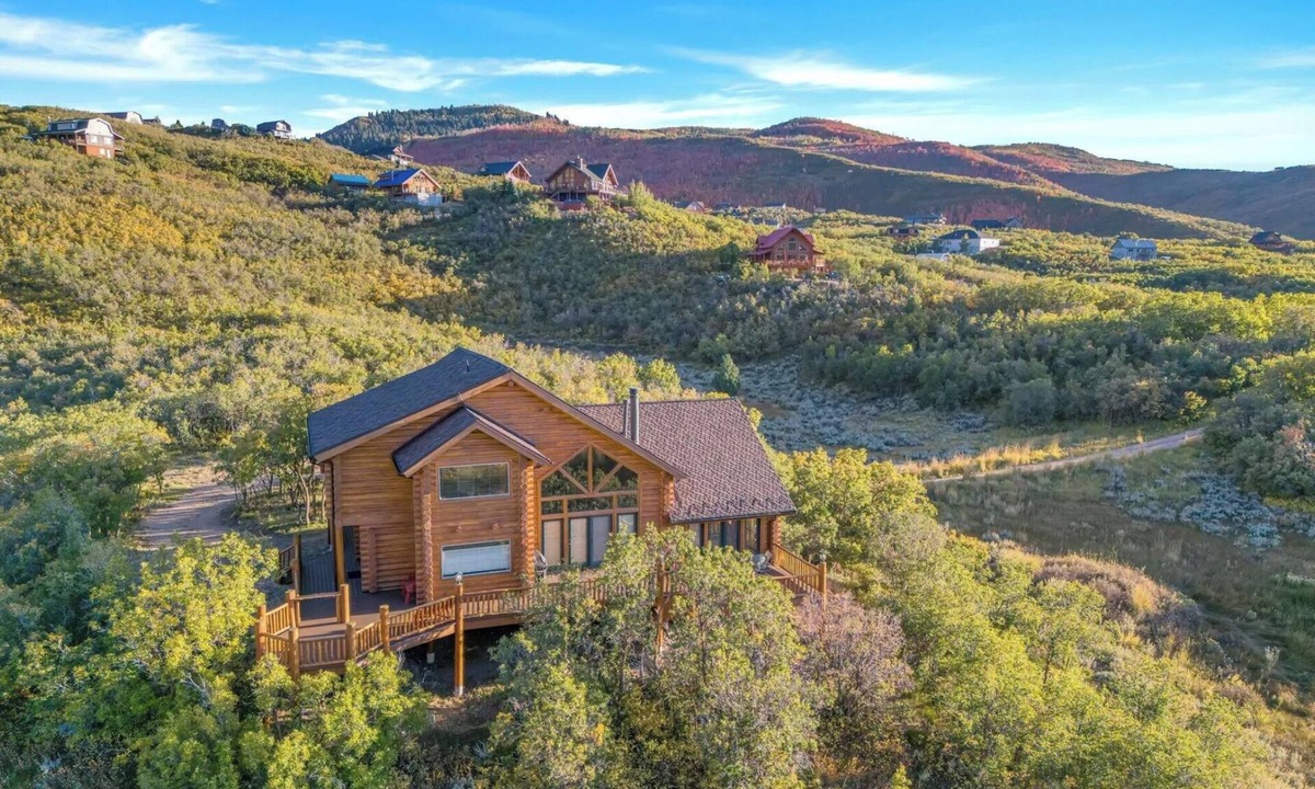 Timber Lakes Cabin | Peaceful, spacious log cabin in beautiful Heber, UT