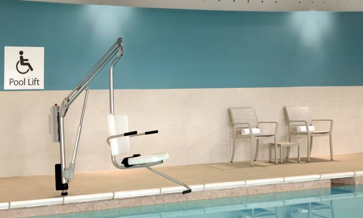 Roselawn Finance Hotel | Peaceful Weekend Haven with Free Parking for Exploring All of Cincinnati
