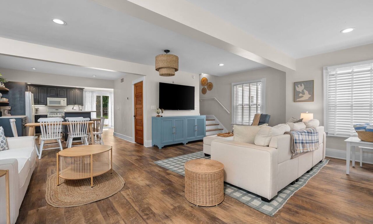 Manitou Beach-Devils Lake House | Peach Beach Retreat: 5BR Irish Hills Getaway, 2 Docks, Devils & Round Lake