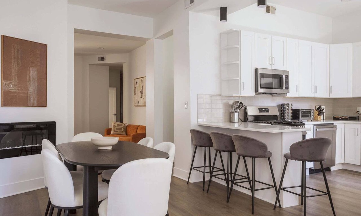 Rush and Division Apartment | Penthouse Designer Loft 4W | GoldCoast/River North