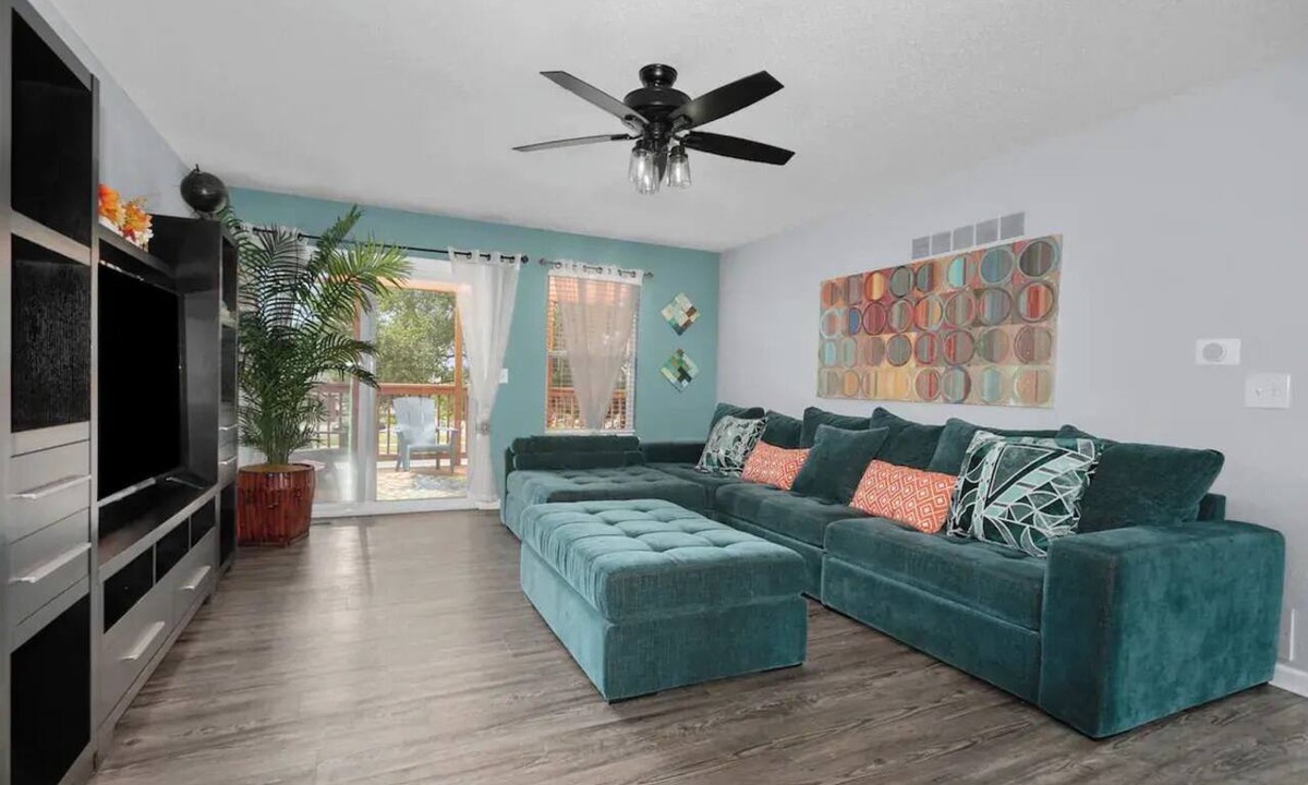 Waldron House | Perfect 3 BR Home in North KC near the Airport!