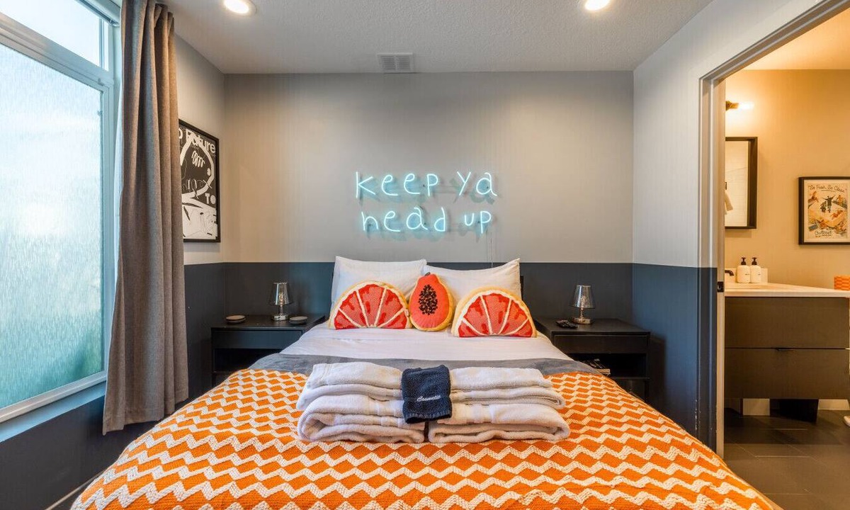 People's Freeway Condo | Perfect Studio with Kitchen Salt Lake | Fast WiFi