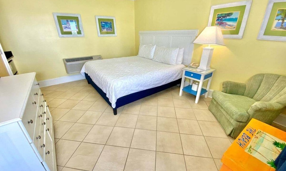 Atlantic Beach Hotel | Pet-friendly, 3 Blocks to Beach, Pool, #112