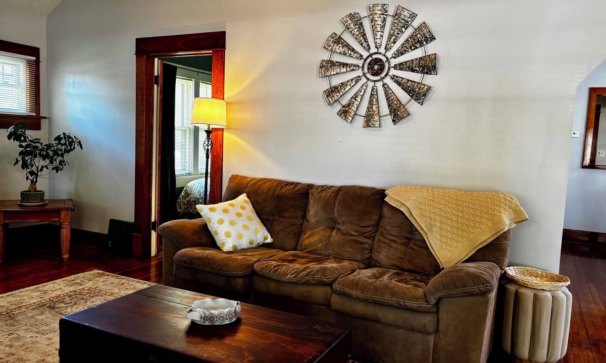 Hutchinson House | Pet-friendly Home 4 Friends