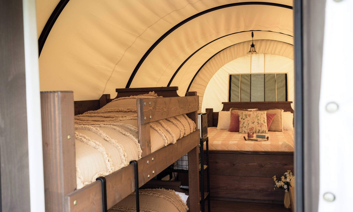 Poweshiek County Cabin | Pioneer's Dream~1883 Inspired~Covered Wagon~BISON~Heat and A/C
