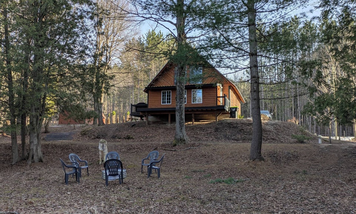 Beulah Cabin | Platte River Pair: 2 cabins directly on Platte River*Sleeps 8*Private Deck