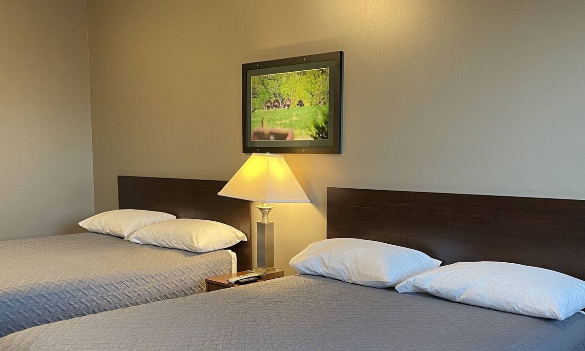 Brown County Hotel | Plaza Inn