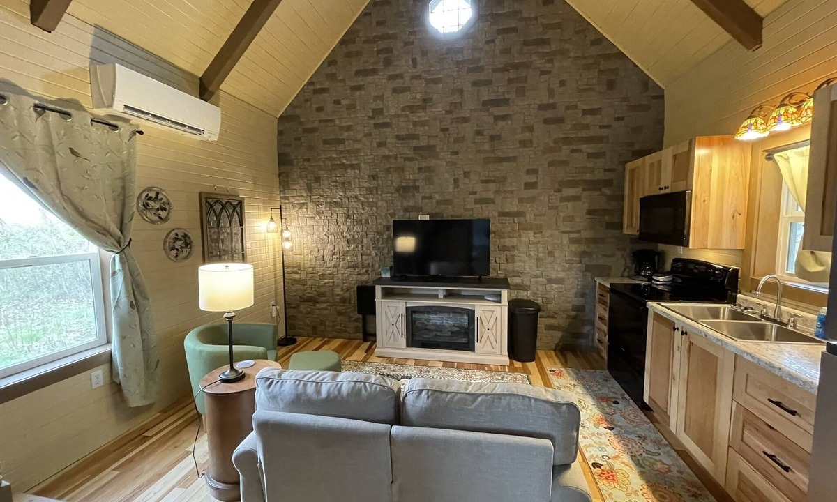 Lyons Cottage | Pleasant Grove Farm LLC