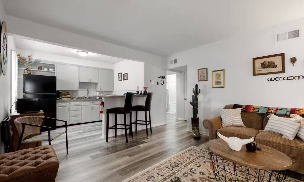 St. Joseph Apartment | Pony Express 1BR | Pets OK + Laundry | Blue Door