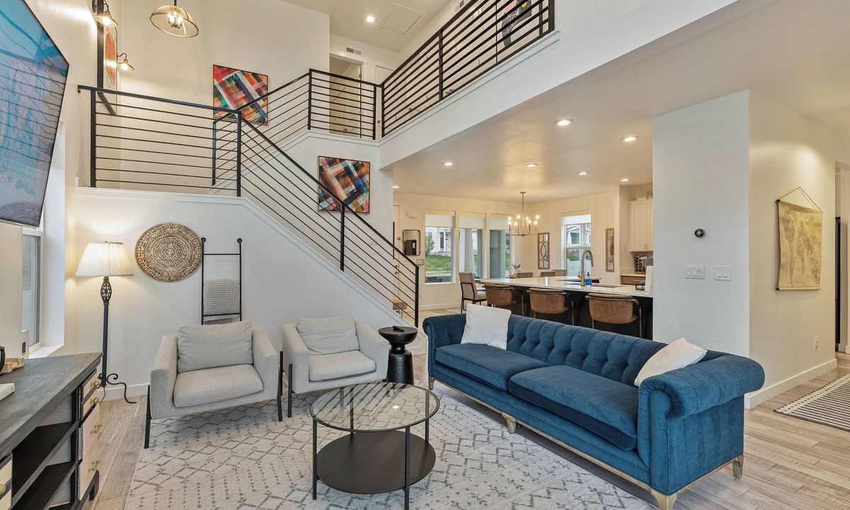 Salt Lake County House | Posh and Spacious 3 bed, 2.5 bath House with 2-car garage