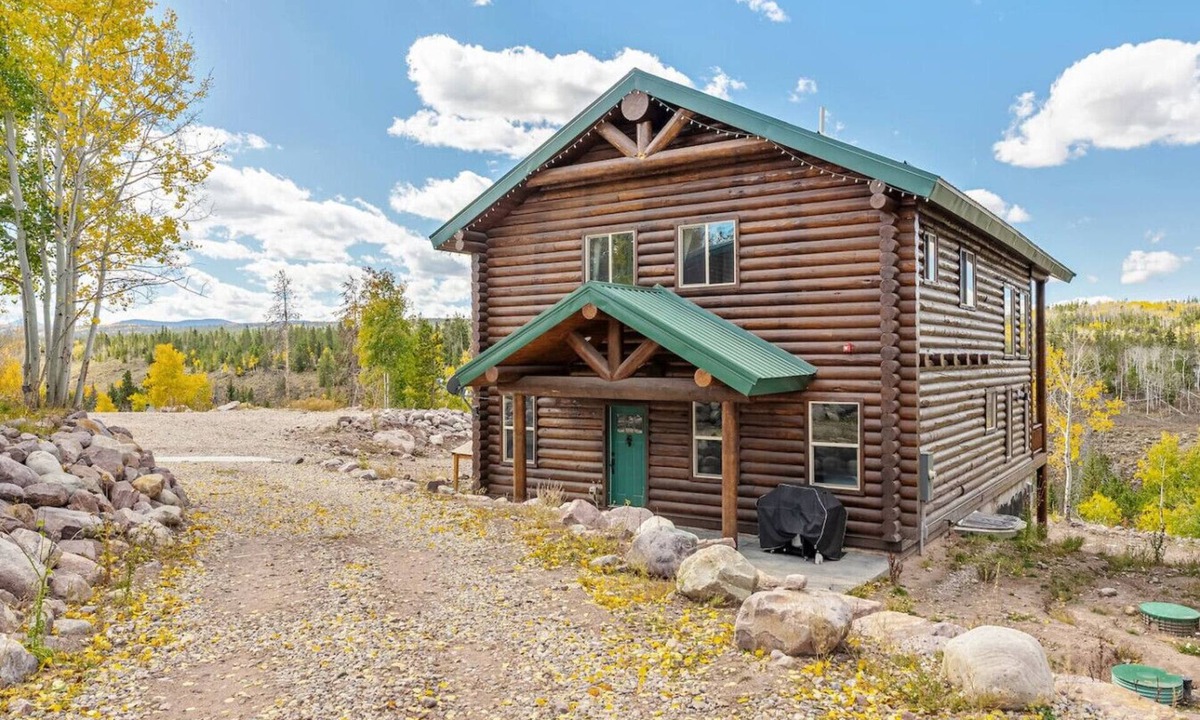 Coalville Cabin | Powder Ridge Lodge | Pool | Hot Tub | Snowmobiling