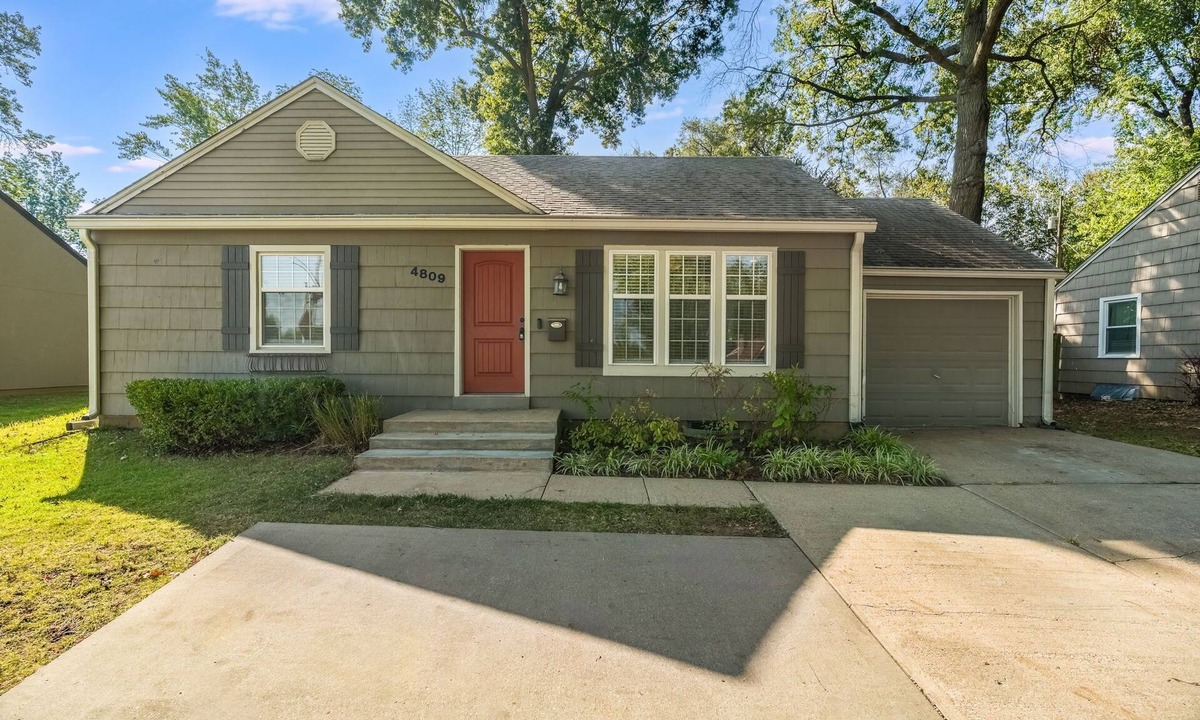 Prairie Village House | 💕Prairie Village -Perfect 2-bedroom home- newly renovated!💕