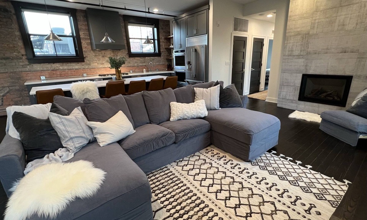 Downtown Lincoln Condo | Premier penthouse w Private Rooftop near Memorial Stadium & Pinnacle Arena!