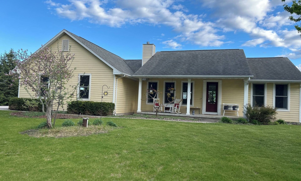 Black Wolf House | Prime EAA Location! 3BR/3BA Rental – South Side - 3 Miles to Grounds