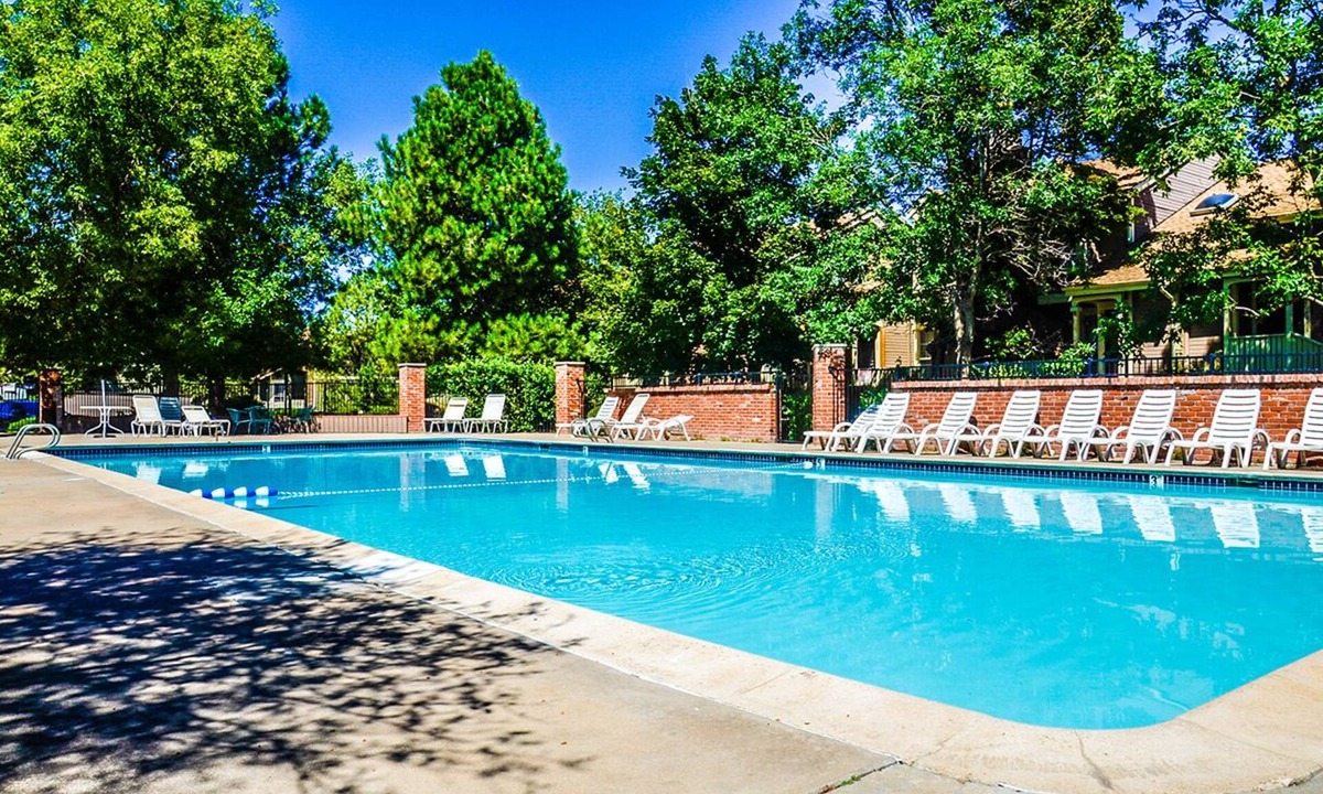 Willow Park House | Private 3 Story Colorado Townhouse with 2 Car Garage Parking!