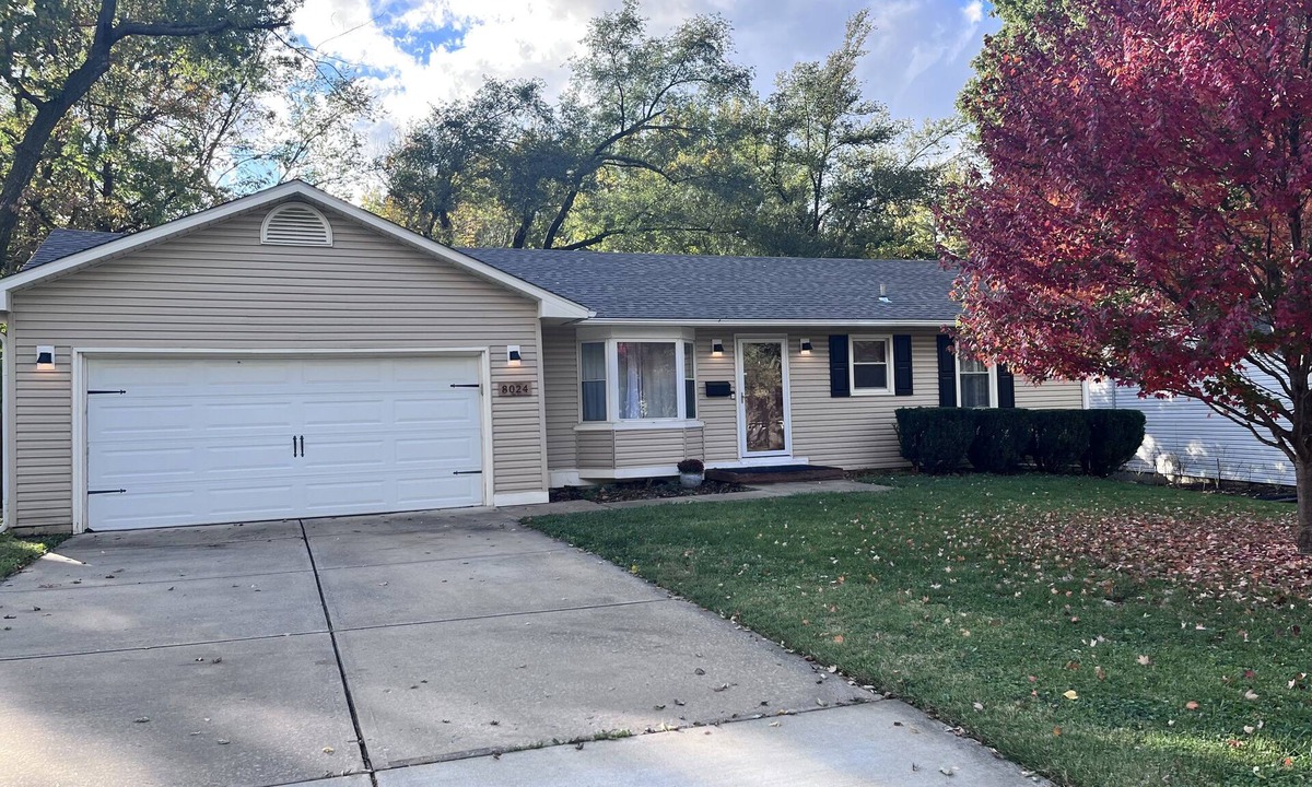 Prairie Village House | Private 3BR, 1 BA, 2 Garage, Fenced Yard, Central KC location Quiet Neighborhood