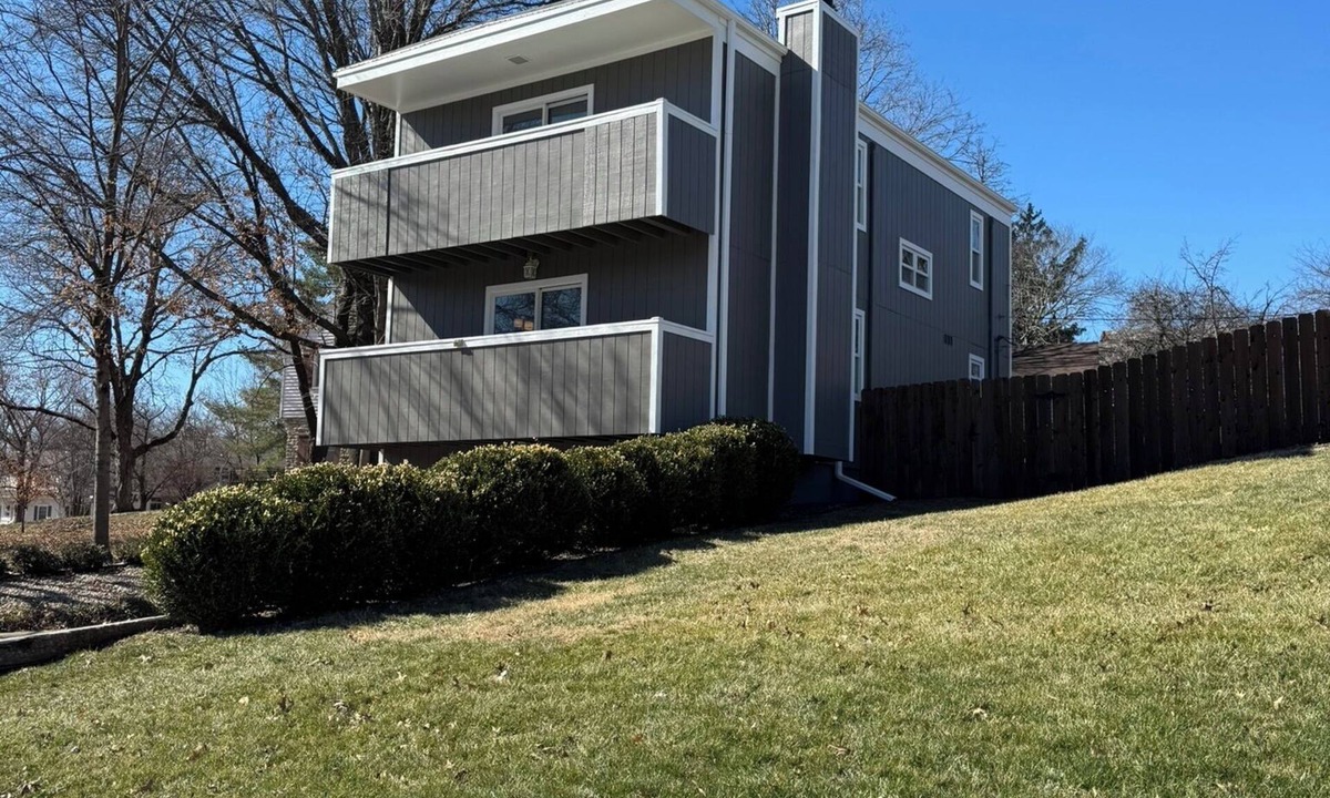 Emporia House | Private Parking, Pet Friendly, Quite Neighborhood close to Emporia State.