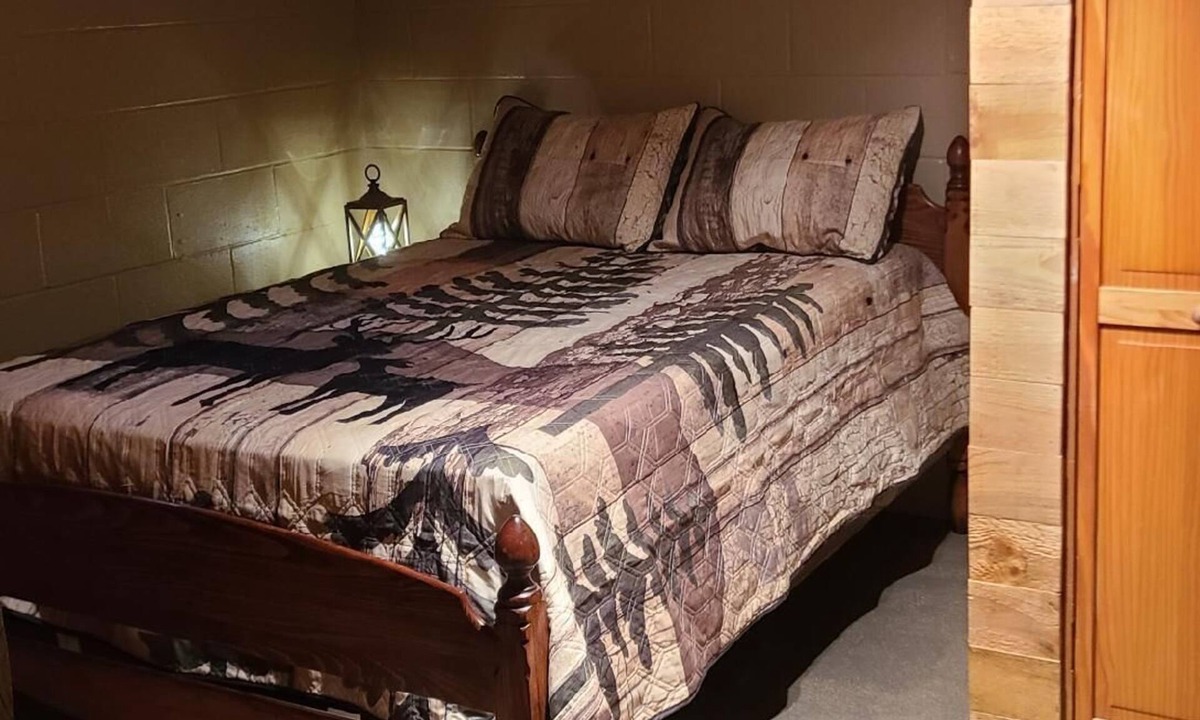 Stow Cabin | Private Rustic Venue with Cabins