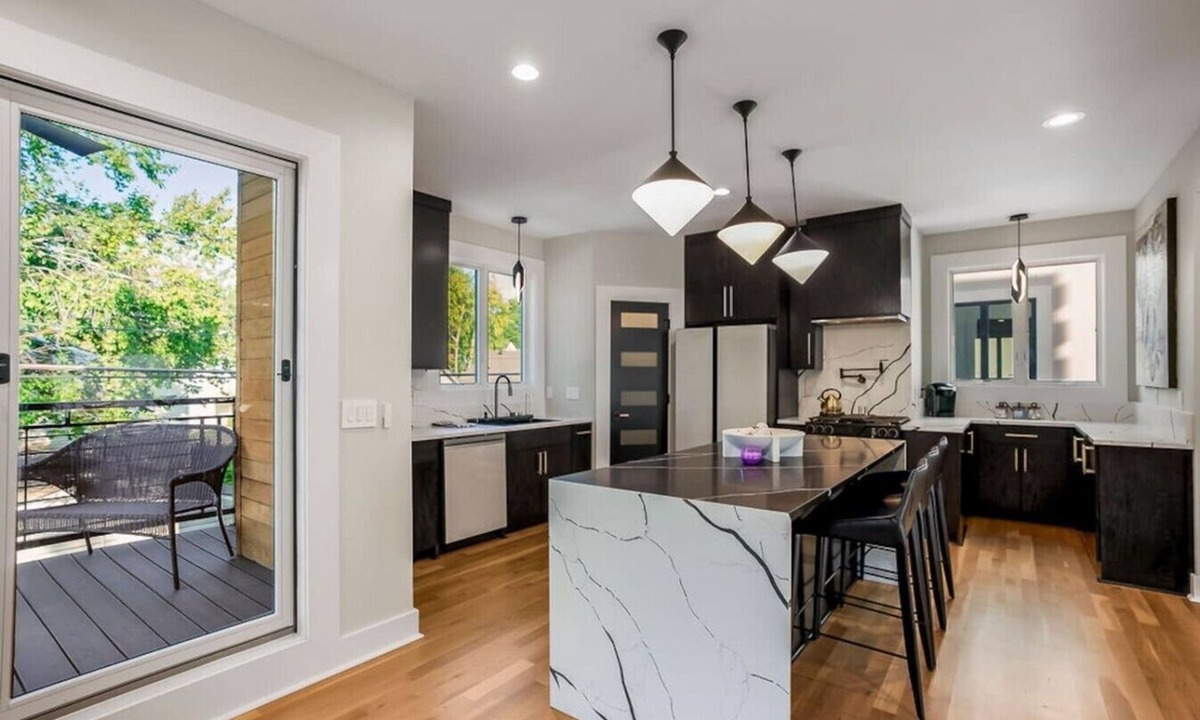 West Plaza House | Private Ultra Modern Mansion - Country Club Plaza