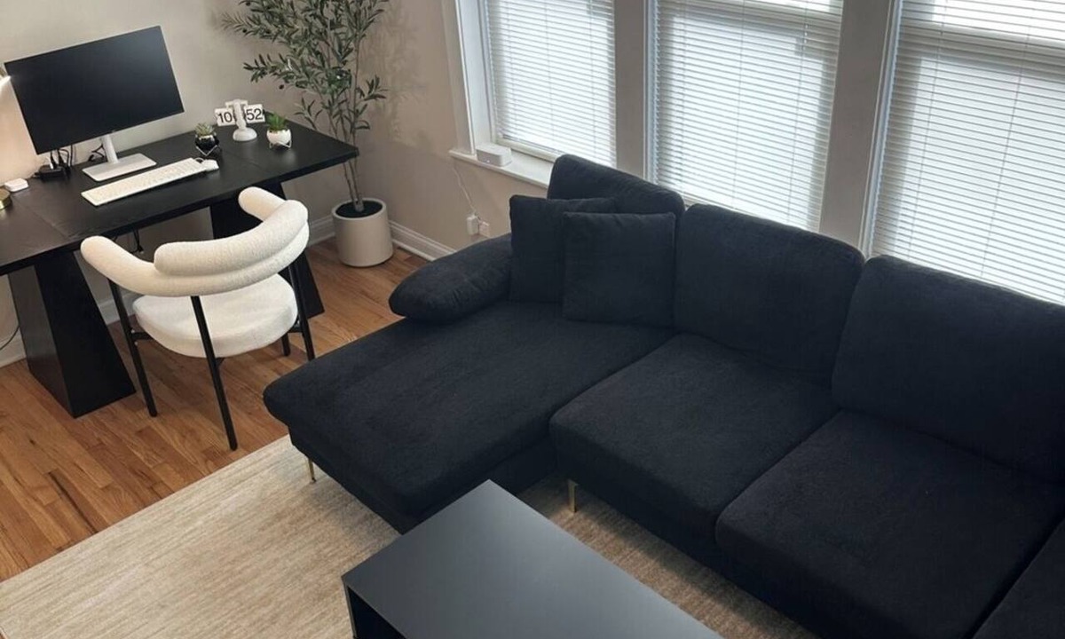 Irving Park East Apartment | Private Workspace Sleeps4 Modern Stylish Stay