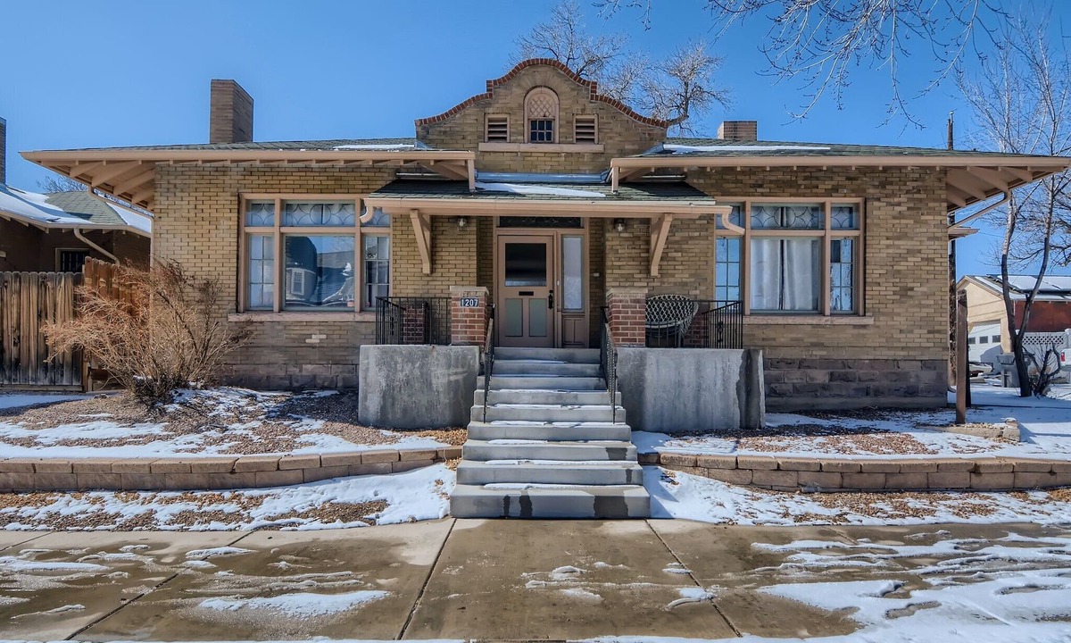 Pueblo House | Pueblo Charm near Downtown