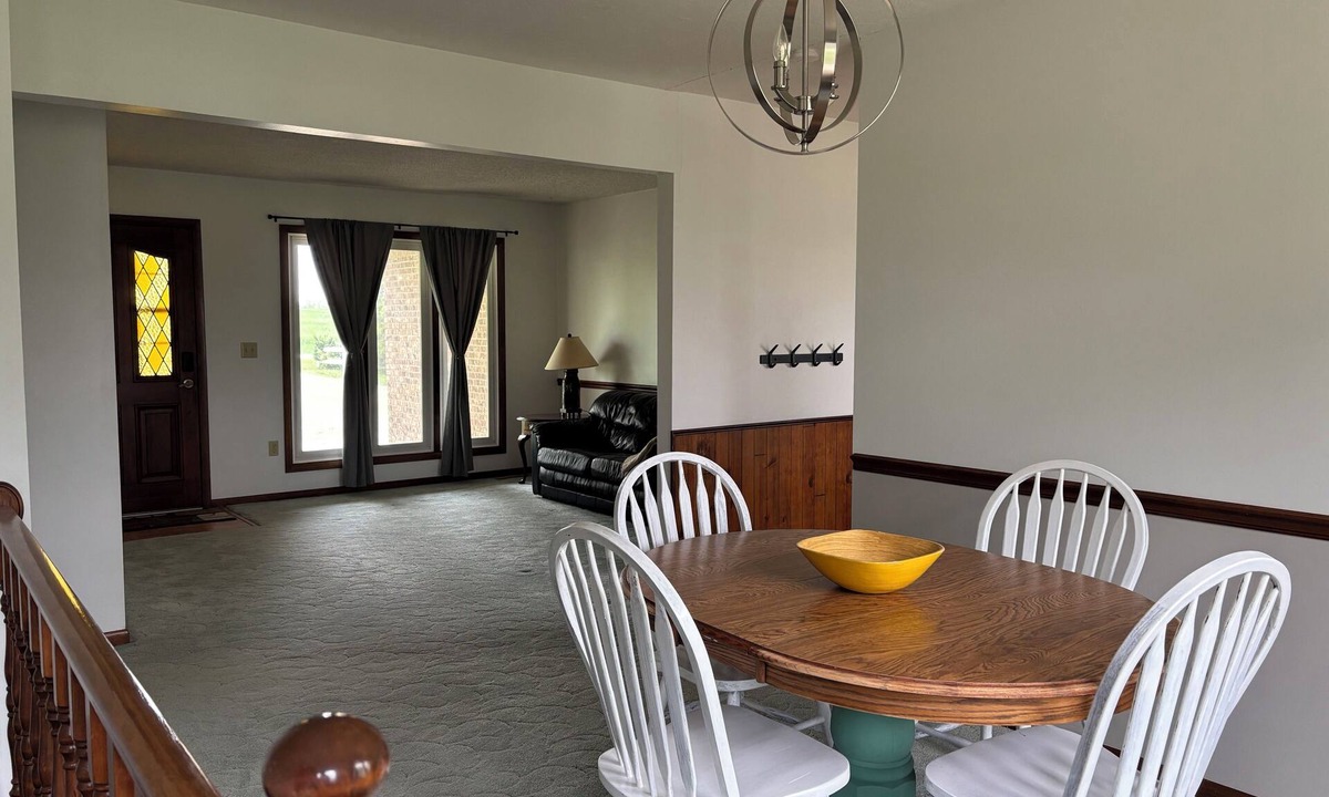 Marion County House | Quaint 3-bedroom farmhouse with AC in peaceful rural Hillsboro