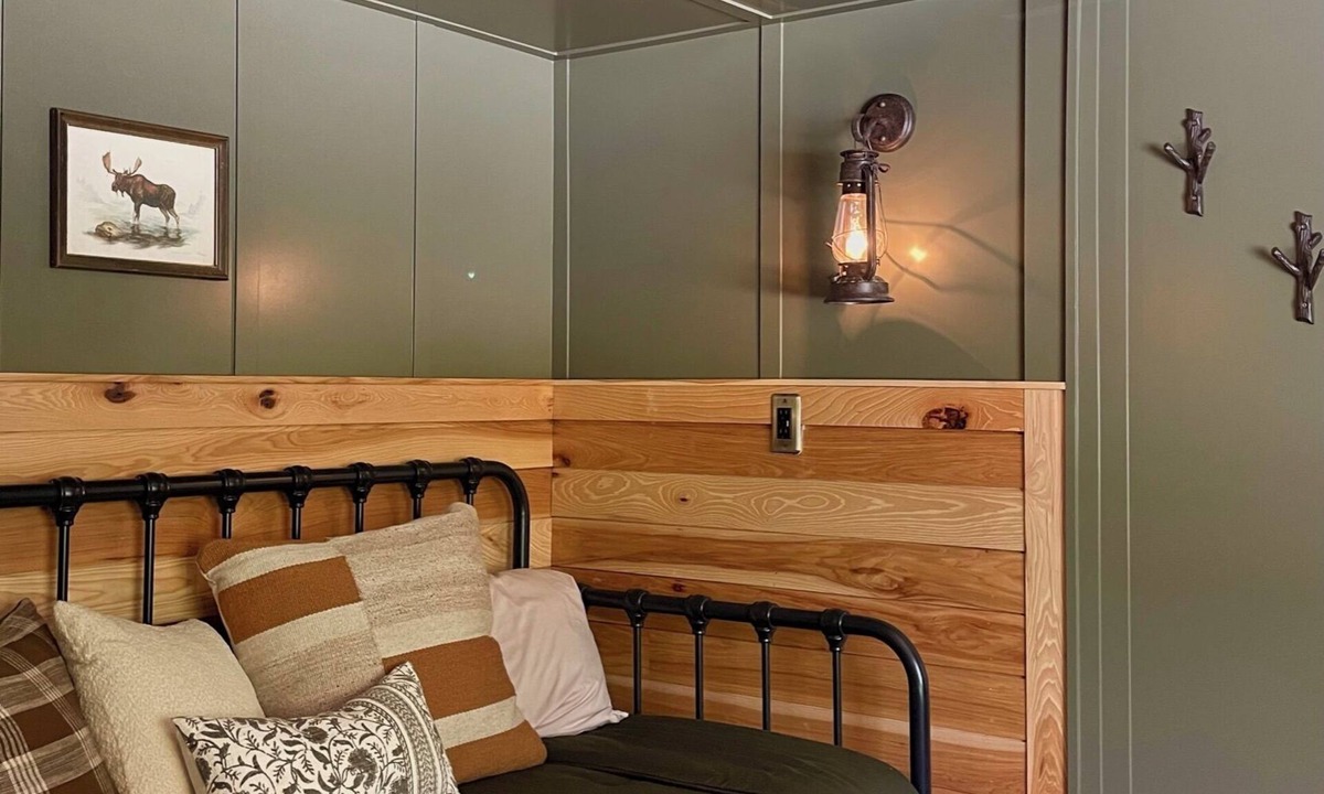Estes Park Cabin | Quaint and cozy cabin Estes Park! Centrally located and recently remodeled!