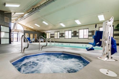 Colby Hotel | Quality Inn & Suites Colby