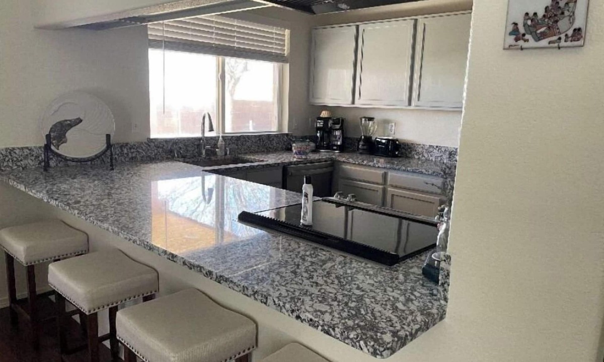 Northeast Heights Apartment | Quiet 3 Bed/2 Bath Home with quick access to I-25