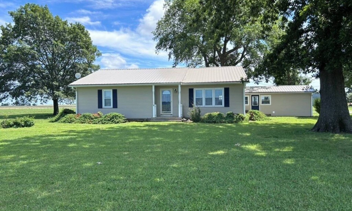 Welda House | Quiet Country Ranch/Hunters Welcome/Peaceful ranch home with plenty of room