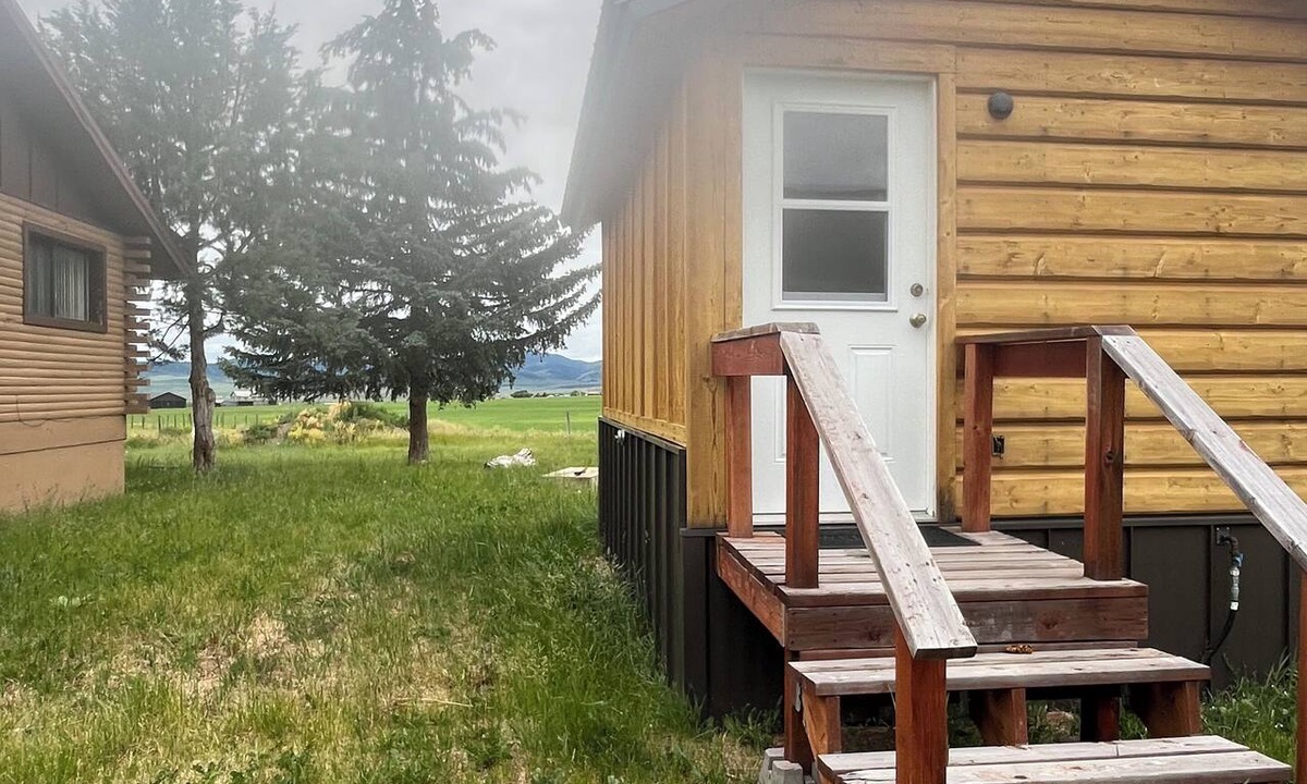 Grover Cabin | Quiet studio cabin in Grover perfect for a cozy getaway all year