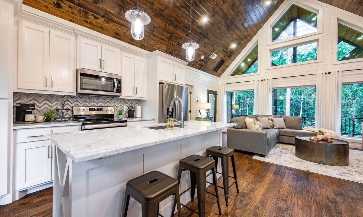 Broken Bow Cabin | Rated as one of the top 15 most romantic getaways in Oklahoma