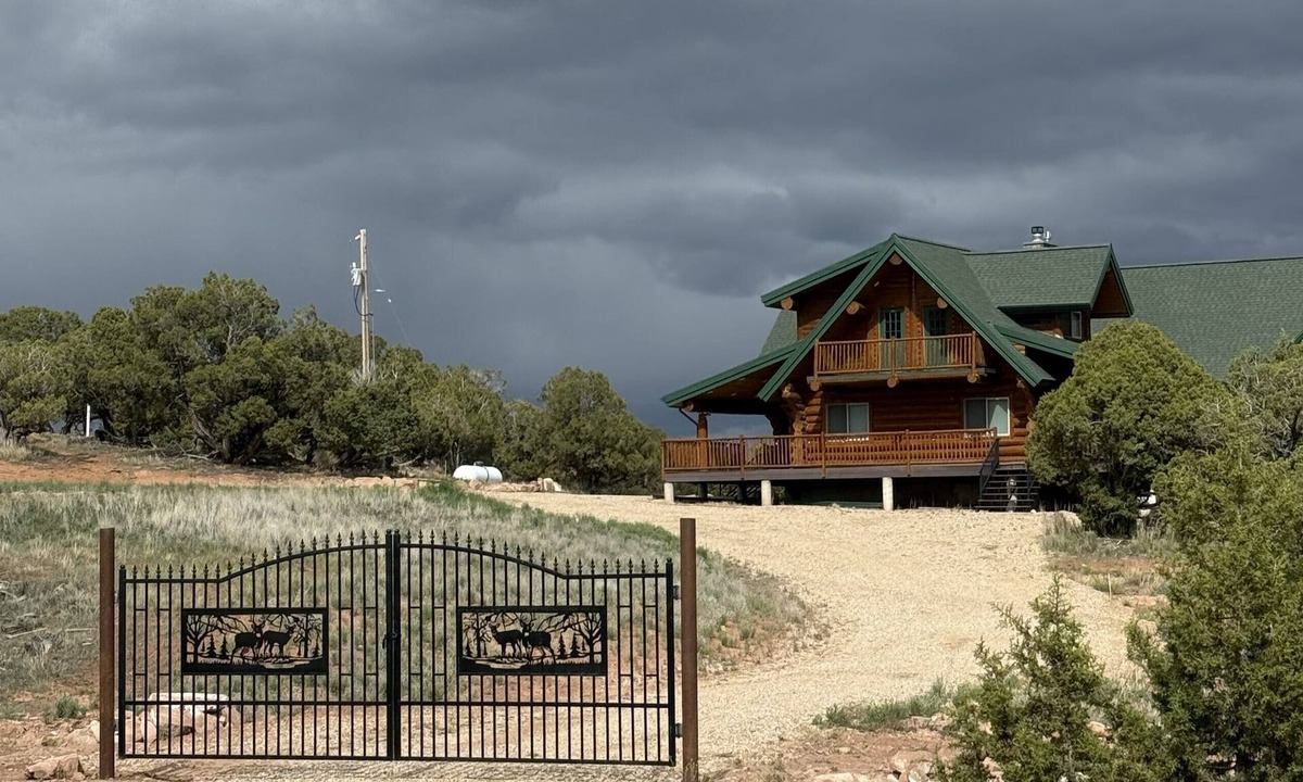 Fruitland Cabin | Red Rock Lodge — Escape, Relax, and Make Lasting Memories!