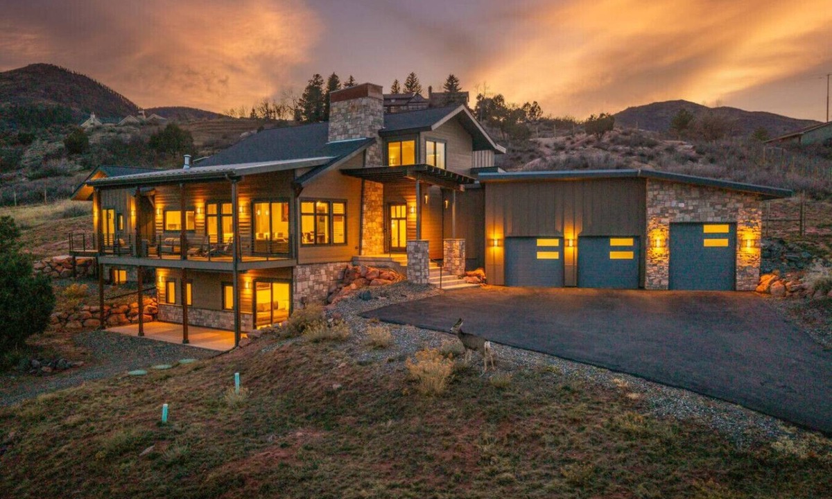 Littleton House | Red Rock Mountain View Luxury Retreat