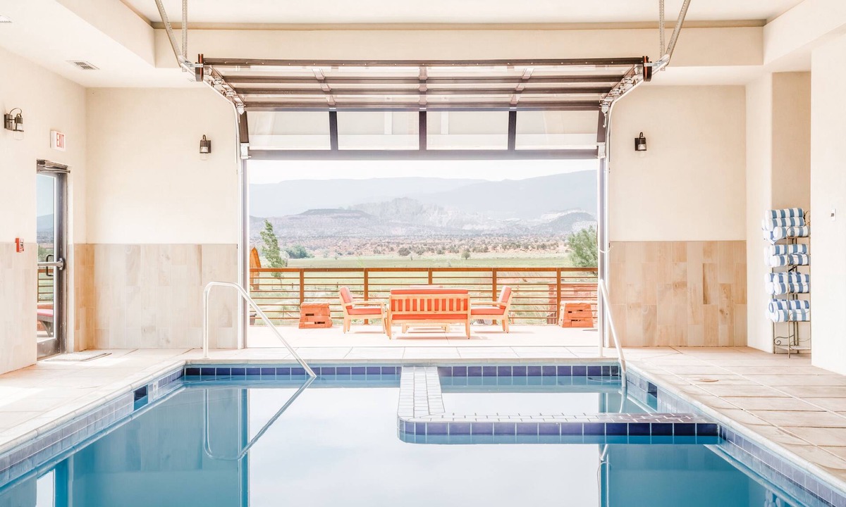 Torrey Hotel | Red Sands Hotel
