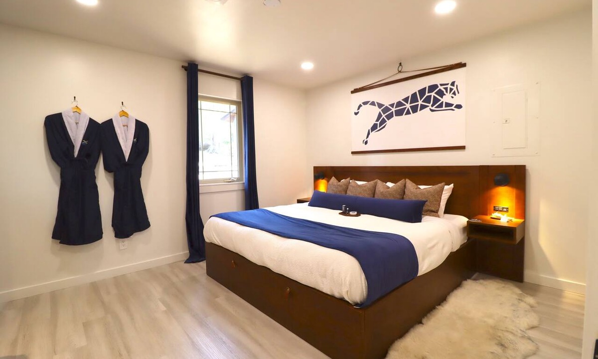 Angel Fire Cabin | Remodeld Cabin in the Woods, King Bed,